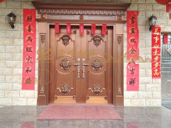 江西贛州張總、羅總豪宅用上愛(ài)唯銅藝別墅銅門